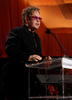 米カリフォルニア（California）州ウエストハリウッド（West Hollywood）で行われたエルトン・ジョン・エイズ財団（Elton John AIDS Foundation、EJAF）のイベントに出席したエルトン・ジョン（Elton John、2011年2月27日撮影）。(c)AFP/Getty Images for EJAF/Larry Busacca
