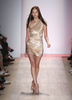 ニューヨーク市内で発表されたエルベ・レジェ バイ マックスアズリア（Herve Leger By Max Azria）の09年春夏コレクション（2008年9月7日撮影）。(c)AFP/Getty Images/Scott Gries