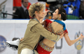 09-10フィギュアスケートGPシリーズ第2戦ロシア杯（%%2009 Cup of Russia%%）アイスダンス。合計100.08点で首位に立った米国のメリル・デイビス（%%Meryl Davis%%）／チャーリー・ホワイト（%%Charlie White%%）組。（2009年10月23日撮影）(c)AFP/YURI KADOBNOV