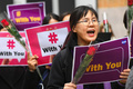 国際女性デーに韓国の首都ソウルで開かれた、セクハラ告発運動「#MeToo（私も）」の集会（2018年3月8日撮影）。(c)Jung Yeon-je / AFP