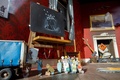 英ロンドン南部のクロイドンに出現したバンクシーの作品展「国内総生産」（2019年10月1日撮影）。(c)Tolga Akmen / AFP
