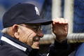 オープン戦を観戦に訪れた元ヤンキースの殿堂入り選手ヨギ・ベラ（%%Yogi Berra%%）氏。(c)AFP/Getty Images/Eliot J. Schechter