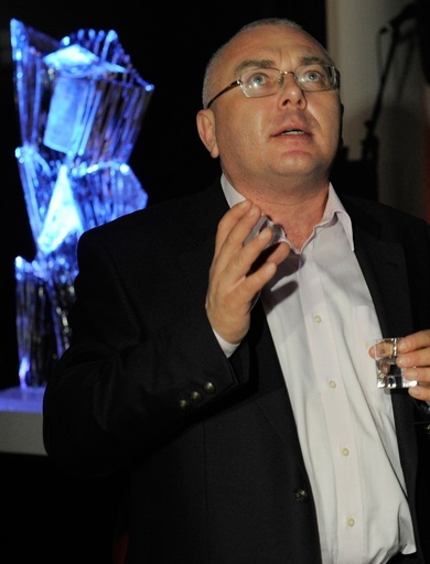 ロシアのテレビ司会者、生放送でHIV陽性を公表