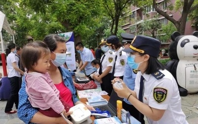 「顔面偏差値」が問われる中国 急増する子ども用化粧品