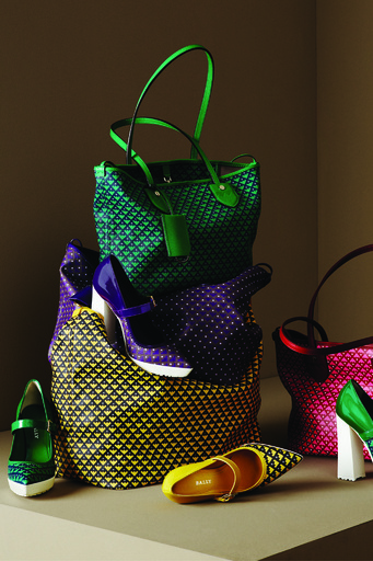 BALLY、「クレセント トワール」シリーズ新色7月から先行販売