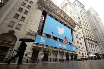 ツイッターのニュース閲覧者は若くて高学歴、米調査