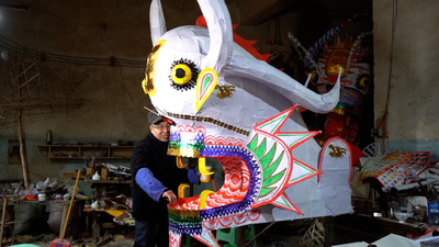 辰年でドラゴンランタン作りに追われる貴州の工芸家 中国