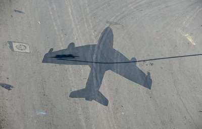 よみがえるクーデターの悪夢、チリの路上に戦闘機の「影」