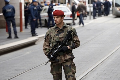 南仏ユダヤ系施設前で刃物男が警備の兵士3人を襲撃、2人軽傷