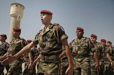 アフガニスタンでの仏兵死亡の戦闘、友軍による誤爆か NATO側は否定