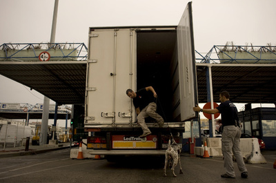 メキシコ、密入国者150人保護 業者が道端に放置