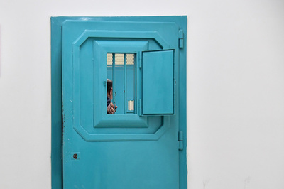 服役中の殺人犯、外出中に3度目の逃走 伊