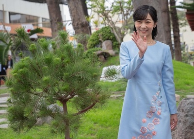 佳子さま、ペルーの日系学校で文化行事に出席 植樹も