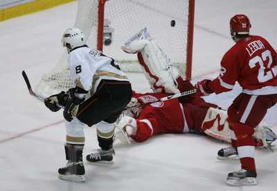 ＜06-07NHL プレーオフ＞ダックス レッドウィングスを降し3勝2敗でスタンレー杯進出に王手 - 米国