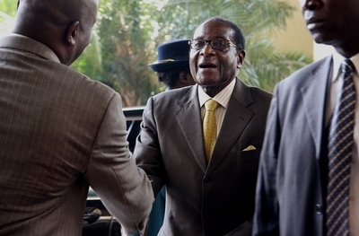 ジンバブエ与野党間協議が再開、大統領と野党議長らが会談