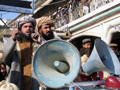 アルカイダ勢力と部族勢力衝突、24人死亡 - パキスタン