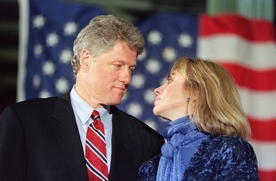 「ビルは今もハンサム」、クリントン米国務長官がおのろけ