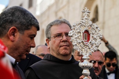 キリストが寝た飼い葉おけの木片、ベツレヘムに里帰り 約1300年ぶり