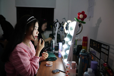 中国でトラブル続発 大学生たちのライブ中継