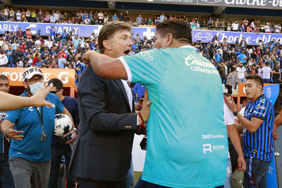 サッカー選手に「死の脅迫」、ファン同士の衝突後に メキシコ