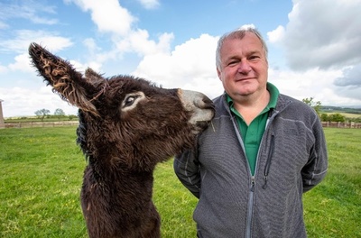 【今日の1枚】大変だけど…恩人と一緒に、はいチーズ
