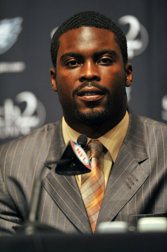 ヴィック イーグルスと契約を結びNFL復帰へ