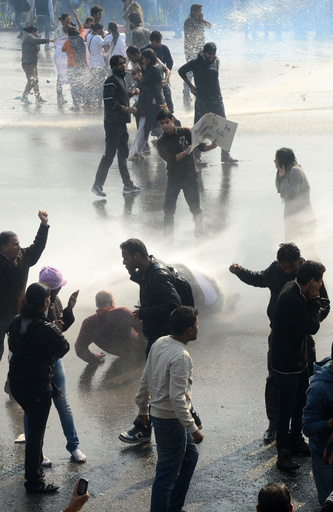 インドで性犯罪への罰則強化求めるデモ、集団暴行がきっかけ