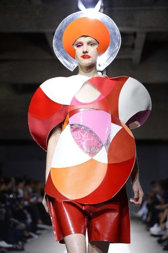 より繊細で綿密に進化したパッチワーク、「ジュンヤ ワタナベ」15年春夏