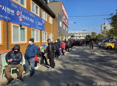 ソウルからも他からも人が集まる無料食事エリア…「ここがなくなれば行くところがありません」