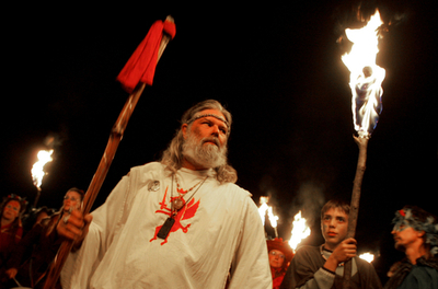 ストーンヘンジの遺骨を返せ、「アーサー王」が英政府を訴える