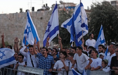 東エルサレム占領から50年、イスラエル人がパレード 抗議活動も