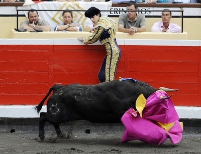 バスクの祭りで闘牛大会