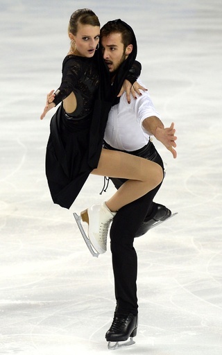 地元フランス組がアイスダンスSD首位発進、エリック・ボンパール杯