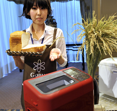 三洋電機、家庭用パン焼き器「Gopan」を発表 米粒を利用
