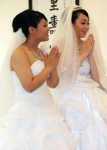 台湾で初、仏式同性結婚式 合法化に期待