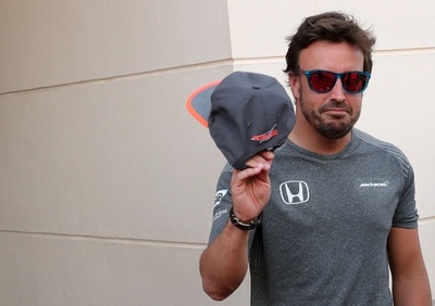 レッドブル代表がマクラーレン批判、アロンソのインディ参戦許可で「頭がどうかしている」