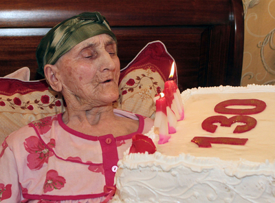 世界最高齢？グルジア女性が130歳の誕生会