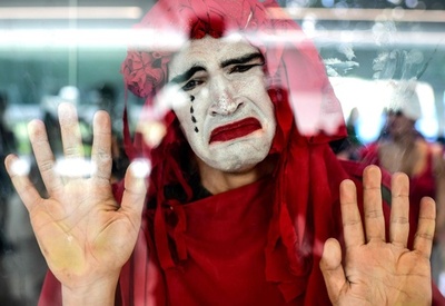 気候変動対策求める不服従運動、世界各都市で開始 数百人逮捕