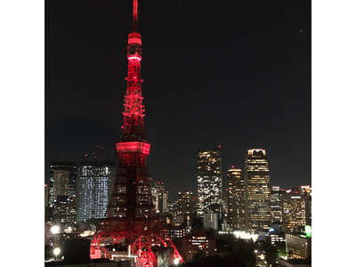 東京タワー、春節祝う赤色まとう 安倍首相も新年の祝賀メッセージ