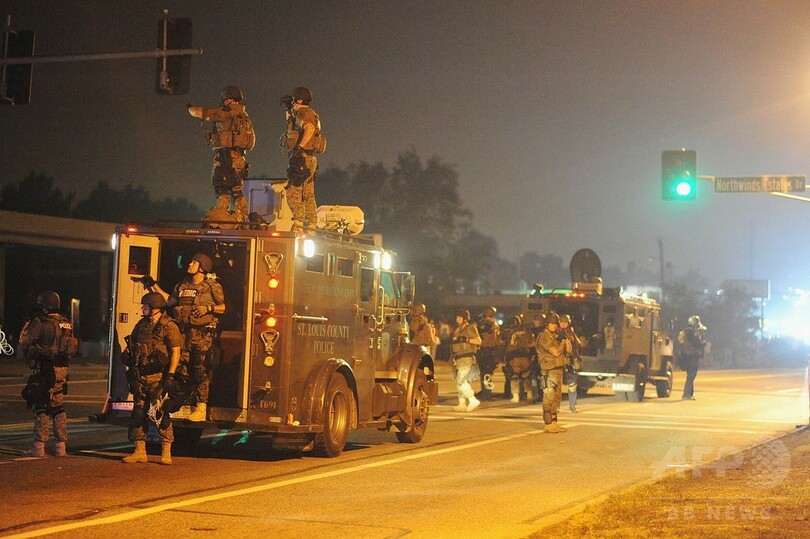 米黒人青年射殺への抗議デモで30人逮捕