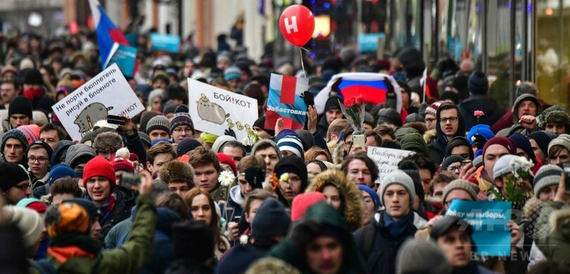 ロシア各地で大統領選の抗議デモ、野党指導者を一時拘束