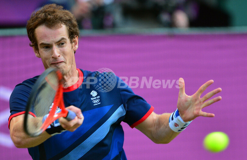 ジョコビッチを破ったマレー、決勝でフェデラーとウィンブルドンの再戦