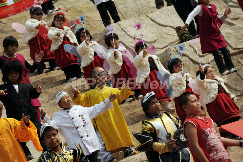 低身長の人びとによるテーマパークが人気、差別から解放の機会にも 中国