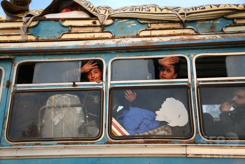 ドゥマにシリア国旗、政府軍が東グータ完全掌握 ロシア国防省