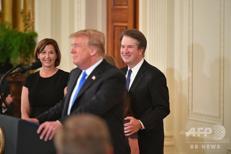 女性暴行疑惑の米最高裁判事候補、指名撤回も トランプ氏