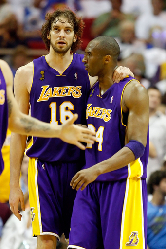 コービー・ブライアントが初のファイナルMVPに輝く、NBA