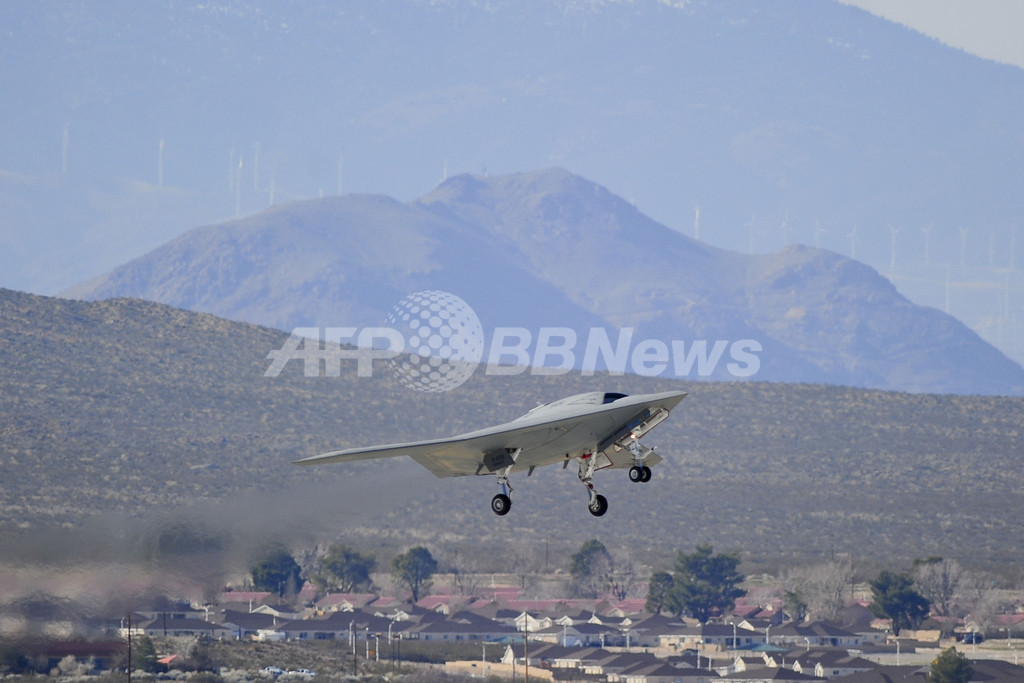 次世代無人爆撃機「X47B」が初試験、米海軍 次世代無人爆撃機「X47B」が初試験、米海軍