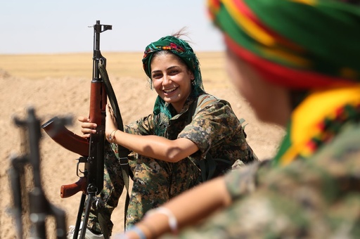 女兵 AFP記者コラム】ISと戦う女性兵たちの正義と美と自由 写真11枚 国際ニュース：AFPBB News
