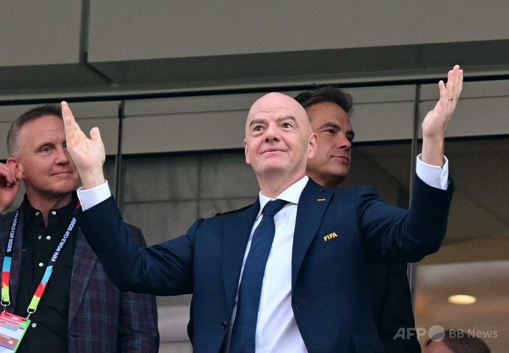 FIFA会長のW杯プライベートジェット移動に批判、1時間で一般人1年分のCO2