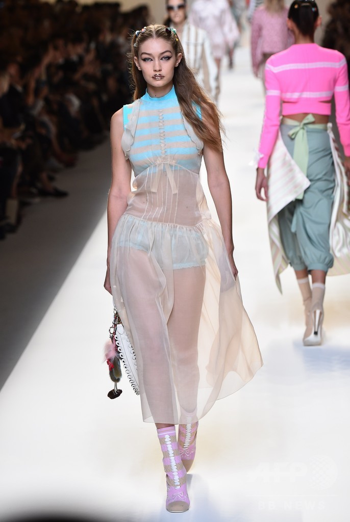 「フェンディ」17年春夏